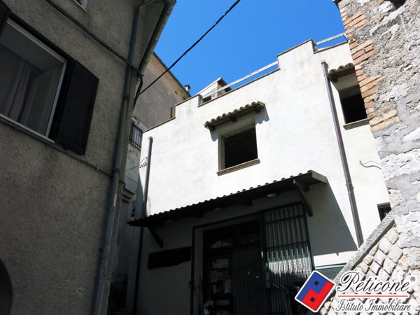 appartamento in vendita a Lenola in zona Ambrifi