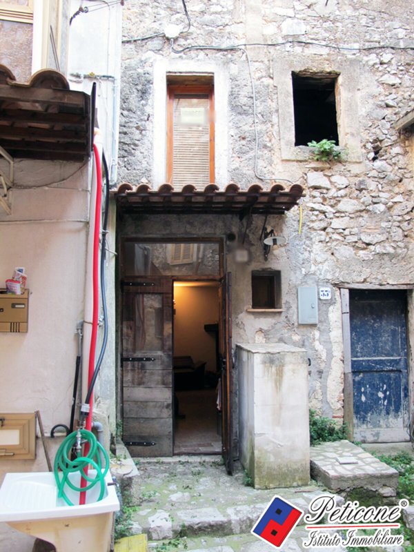appartamento in vendita a Lenola in zona Ambrifi