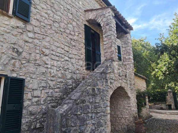 casa indipendente in vendita a Lenola