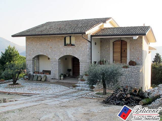 casa indipendente in vendita a Lenola