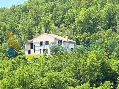 casa indipendente in vendita a Lenola in zona Ambrifi