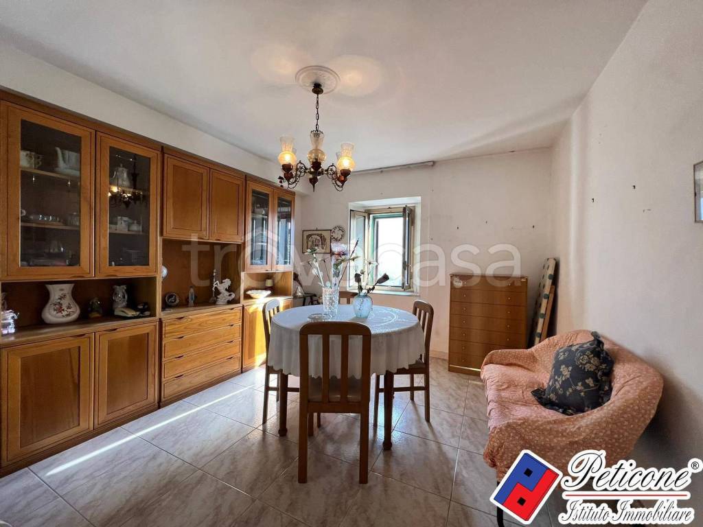 appartamento in vendita a Lenola in zona Ambrifi