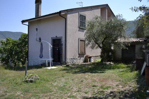casa indipendente in vendita a Lenola
