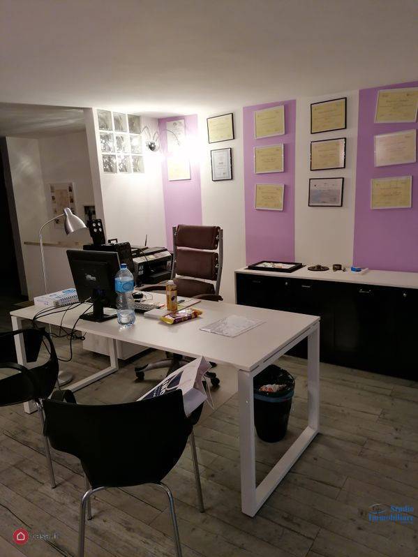 ufficio in vendita a Lenola in zona Ambrifi