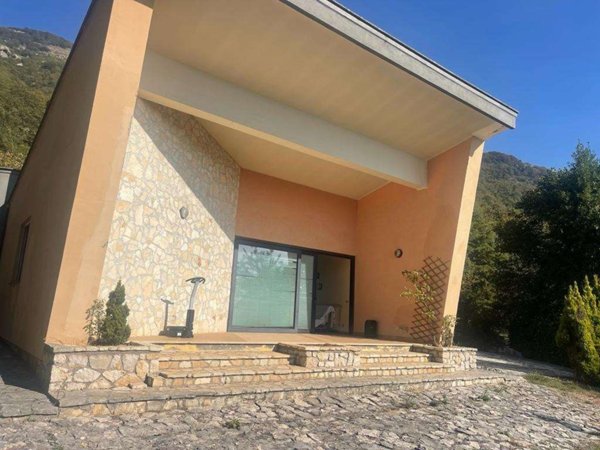 casa indipendente in vendita a Maenza in zona Monte Acuto