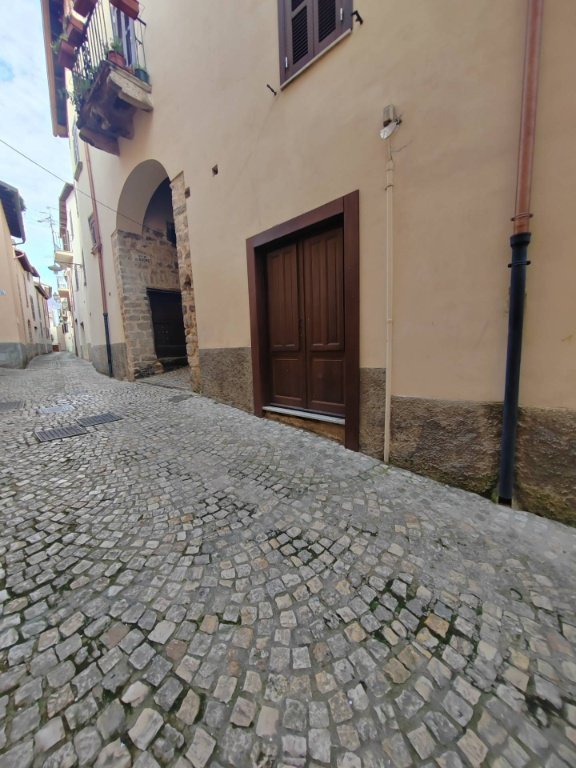 locale commerciale in vendita a Maenza