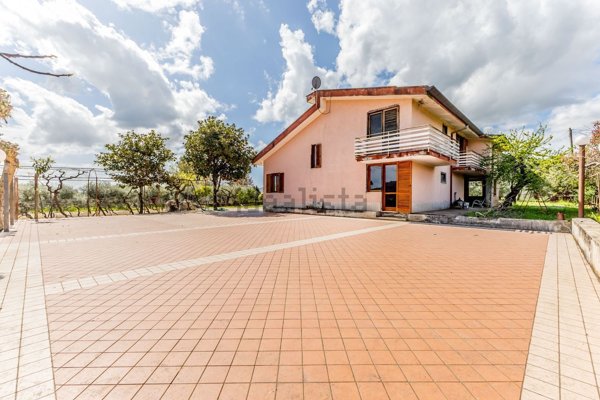 casa indipendente in vendita a Maenza