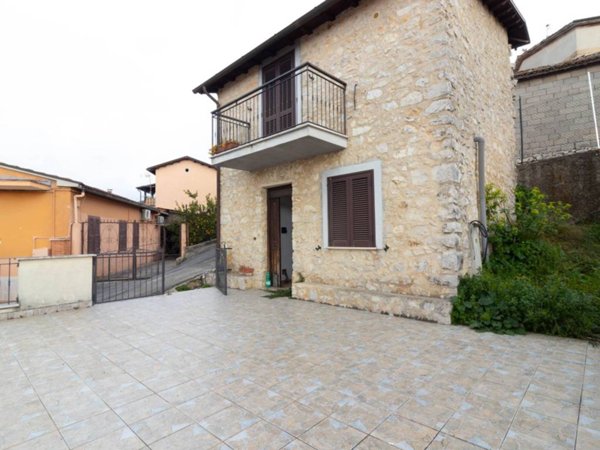 casa indipendente in vendita a Maenza