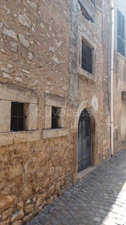 locale di sgombero in vendita a Maenza
