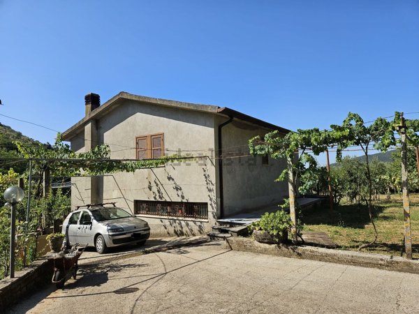 casa indipendente in vendita a Maenza