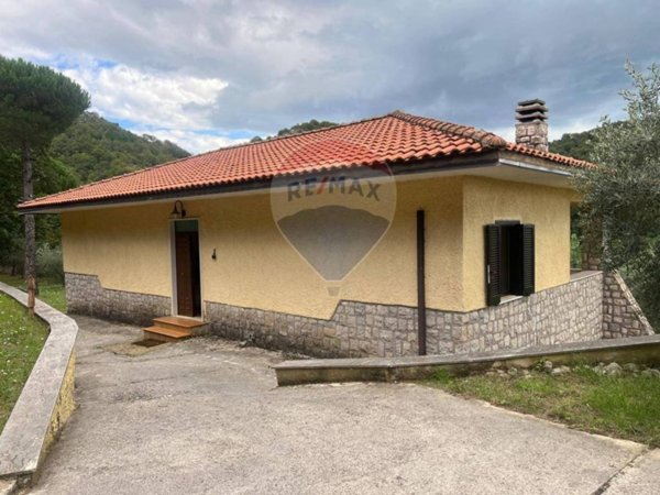 casa indipendente in vendita a Maenza in zona Monte Acuto
