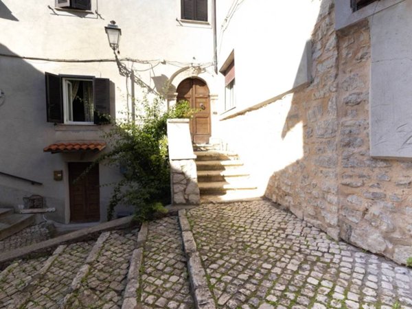 casa indipendente in vendita a Maenza