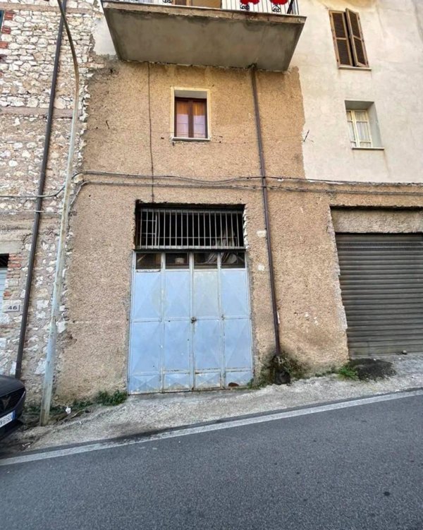 locale di sgombero in vendita a Maenza