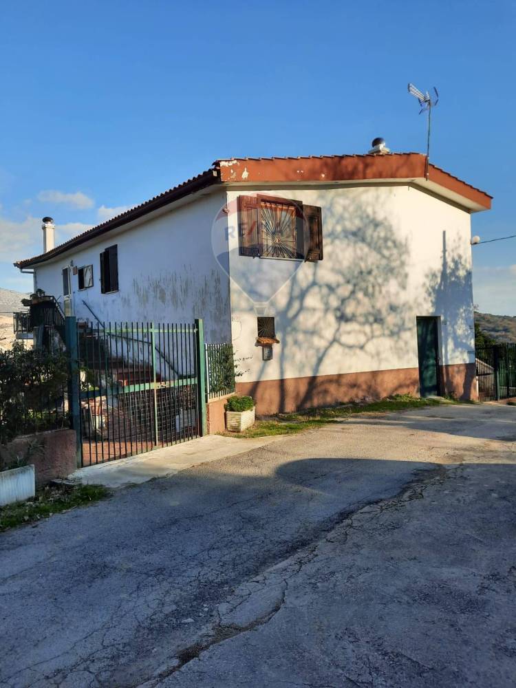 casa indipendente in vendita a Minturno in zona Pulcherini