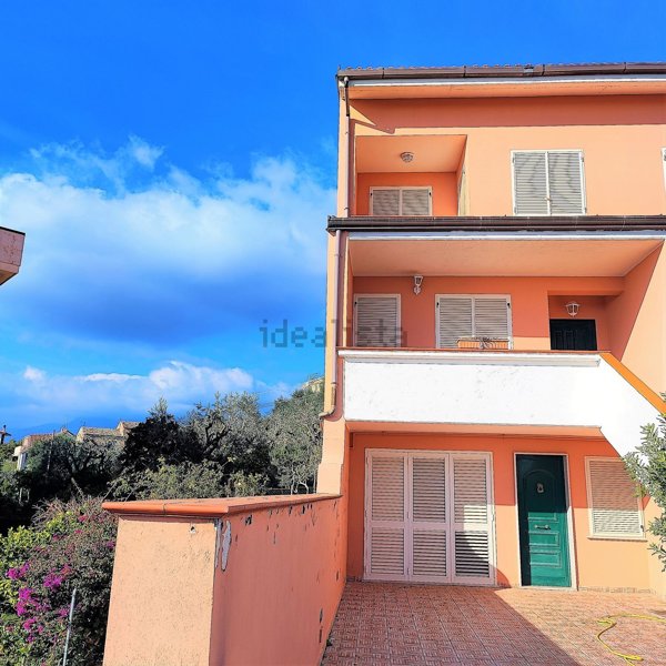 casa indipendente in vendita a Minturno in zona Tufo
