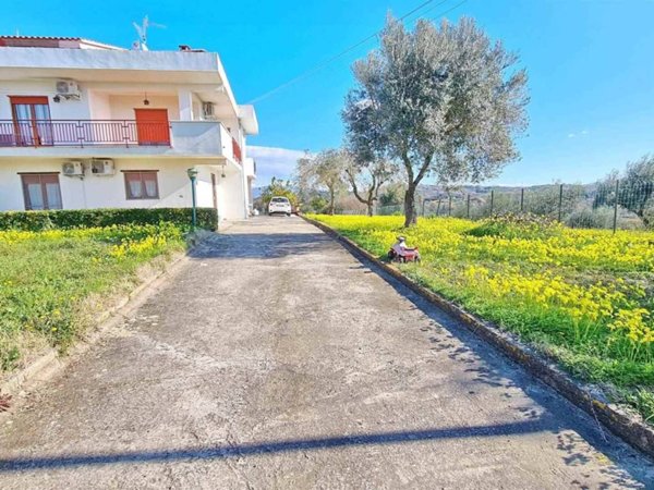 casa indipendente in vendita a Minturno in zona Scauri