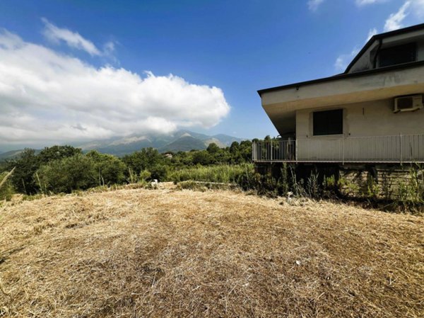casa indipendente in vendita a Minturno