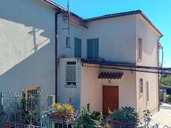 casa indipendente in vendita a Minturno in zona Marina