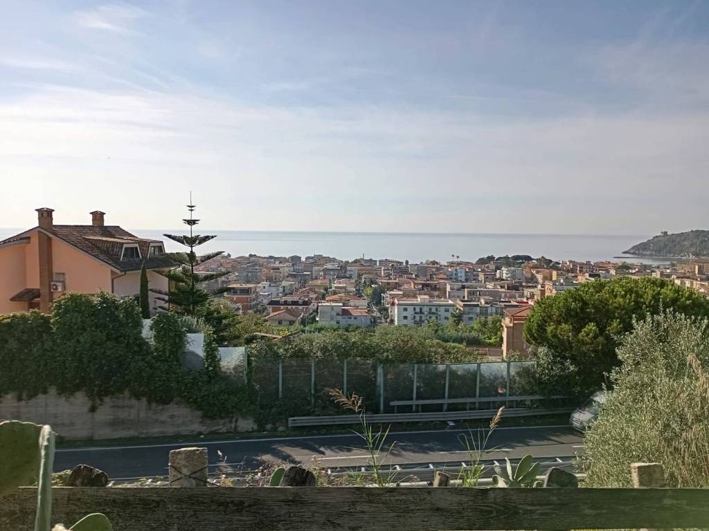 casa indipendente in vendita a Minturno