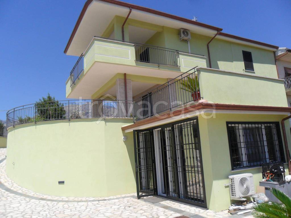 casa indipendente in vendita a Minturno