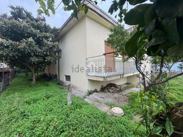 casa indipendente in vendita a Minturno in zona Scauri