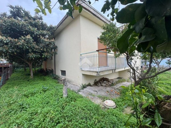 casa indipendente in vendita a Minturno in zona Scauri