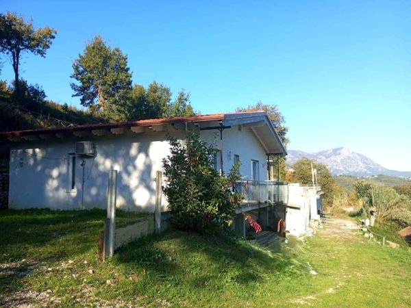 casa indipendente in vendita a Minturno