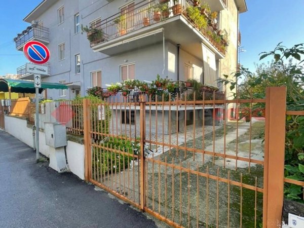 intera palazzina in vendita a Minturno in zona Scauri