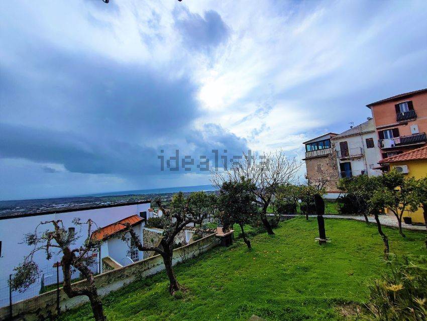 appartamento in vendita a Minturno in zona Scauri