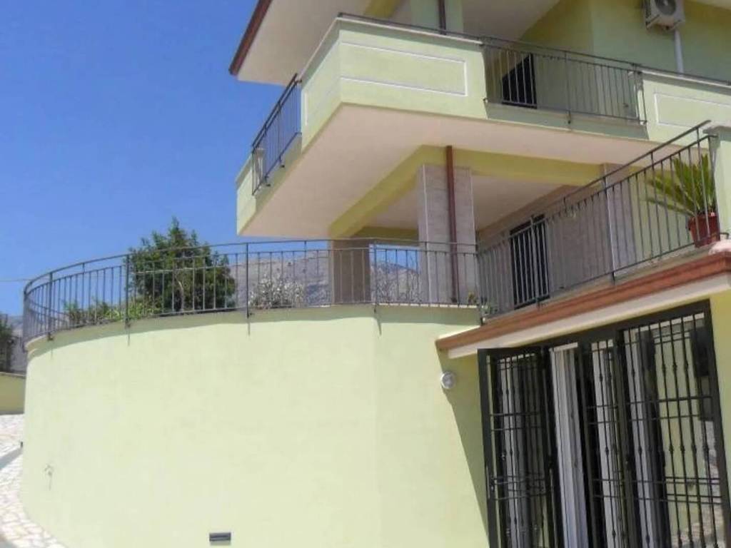 casa indipendente in vendita a Minturno