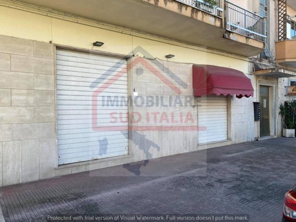 negozio in vendita a Minturno in zona Scauri