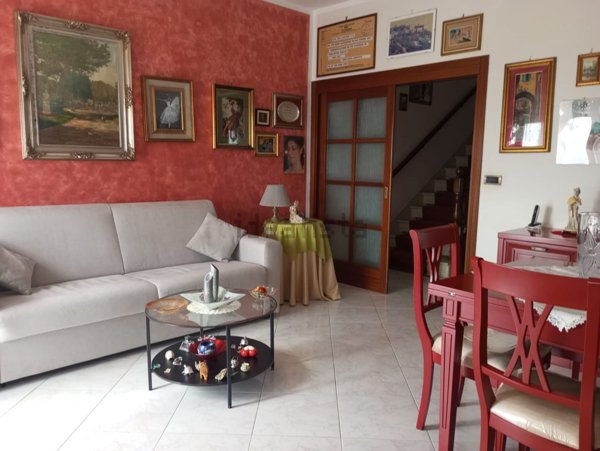 casa indipendente in vendita a Minturno
