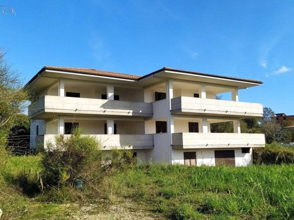 casa indipendente in vendita a Minturno in zona Scauri