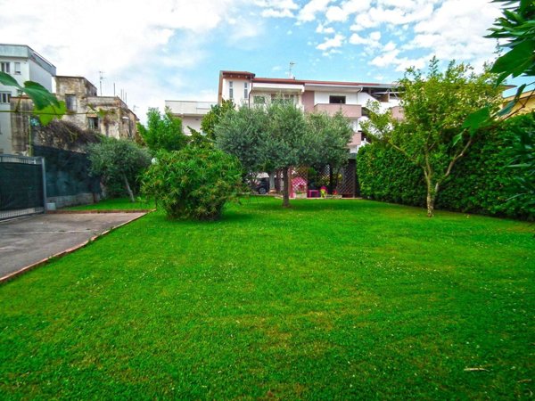 intera palazzina in vendita a Minturno in zona Scauri