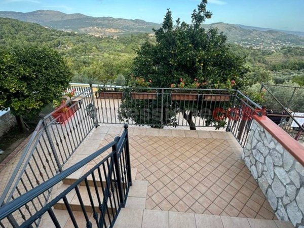 casa indipendente in vendita a Minturno in zona Pulcherini