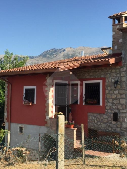 casa indipendente in vendita a Minturno in zona Scauri