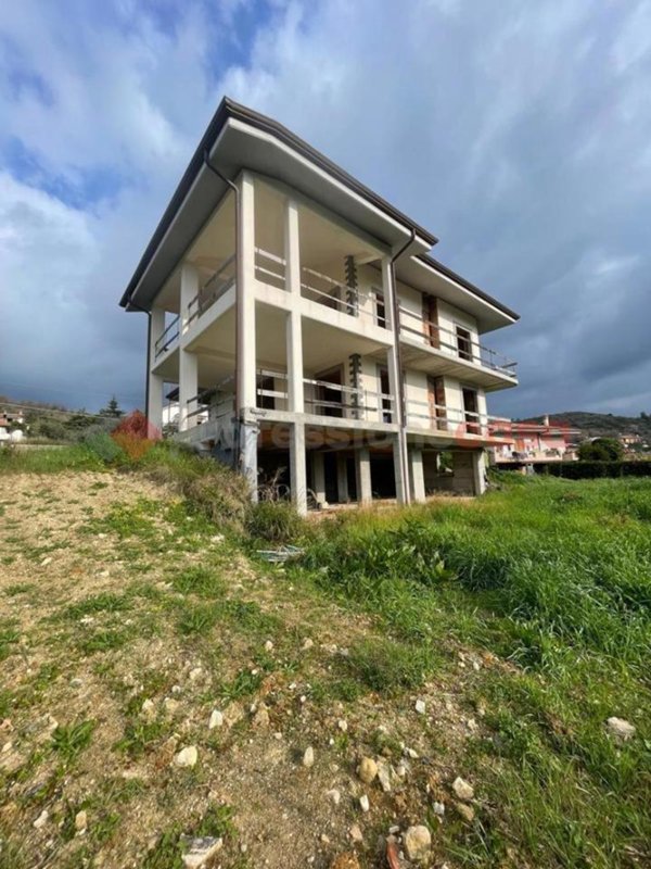 casa indipendente in vendita a Minturno