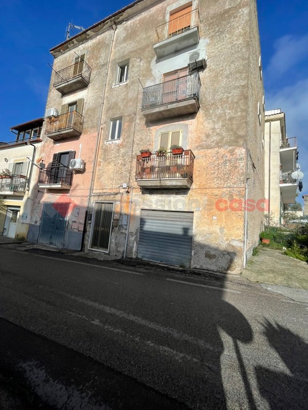 locale di sgombero in vendita a Minturno in zona Tufo
