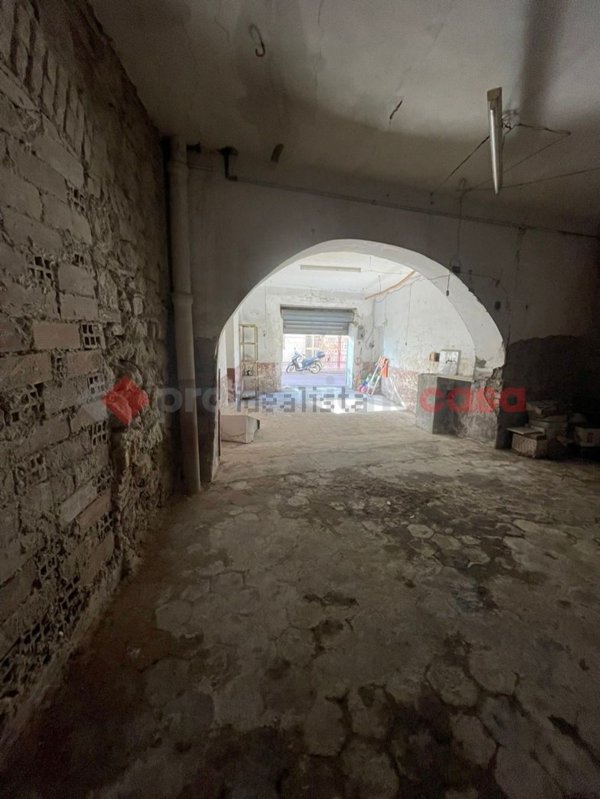 locale di sgombero in vendita a Minturno in zona Tufo