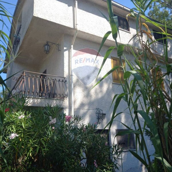 casa indipendente in vendita a Minturno
