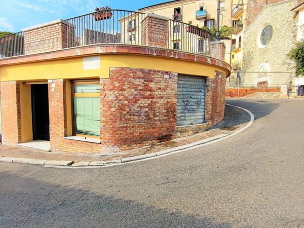 negozio in vendita a Minturno