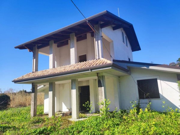 casa indipendente in vendita a Minturno in zona Scauri