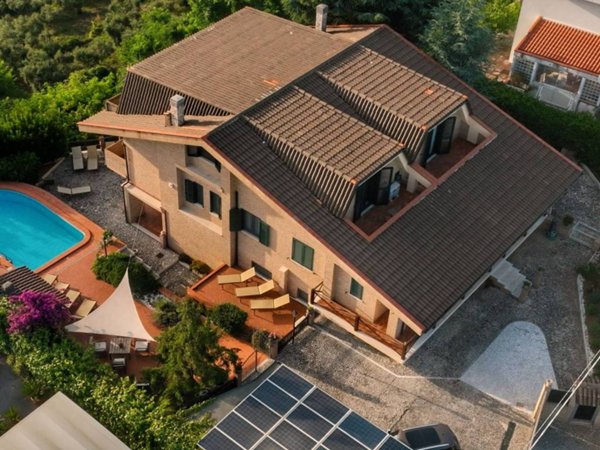 casa indipendente in vendita a Minturno
