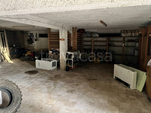 locale commerciale in vendita a Minturno