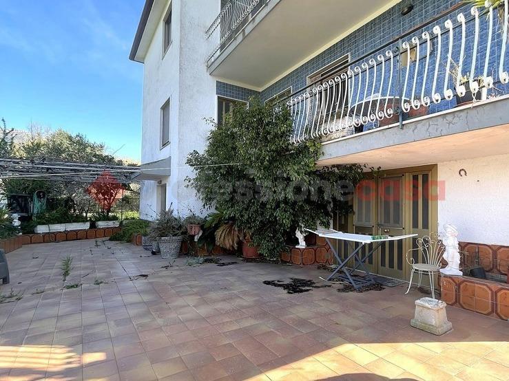 appartamento in vendita a Minturno in zona Scauri