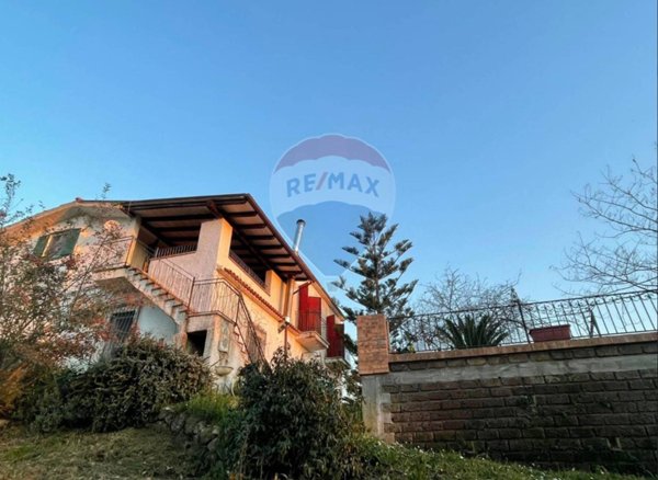 casa indipendente in vendita a Minturno in zona Scauri