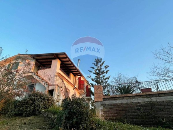 casa indipendente in vendita a Minturno in zona Scauri