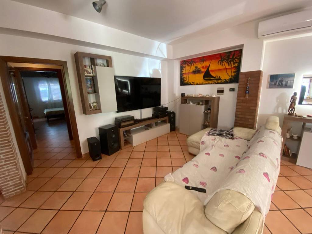 casa indipendente in vendita a Minturno