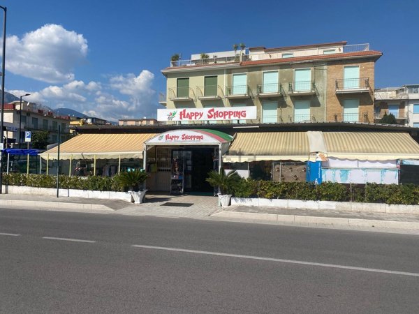 pentavano in vendita a Minturno in zona Scauri