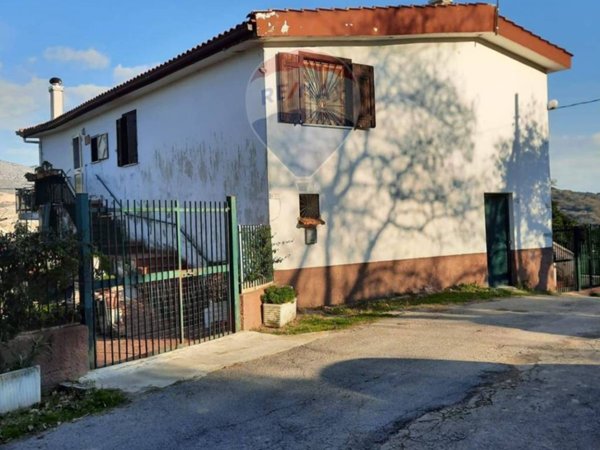 casa indipendente in vendita a Minturno in zona Pulcherini